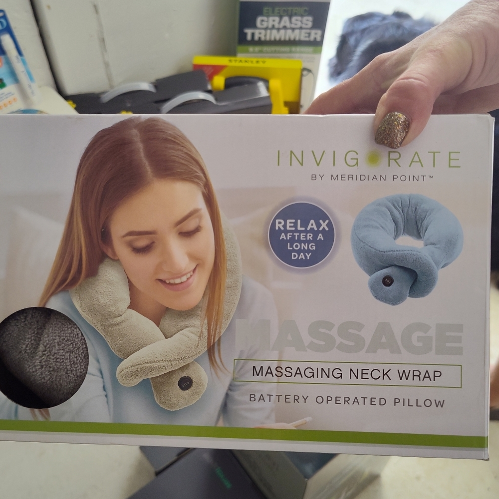 Invigorate Massaging Neck Wrap
